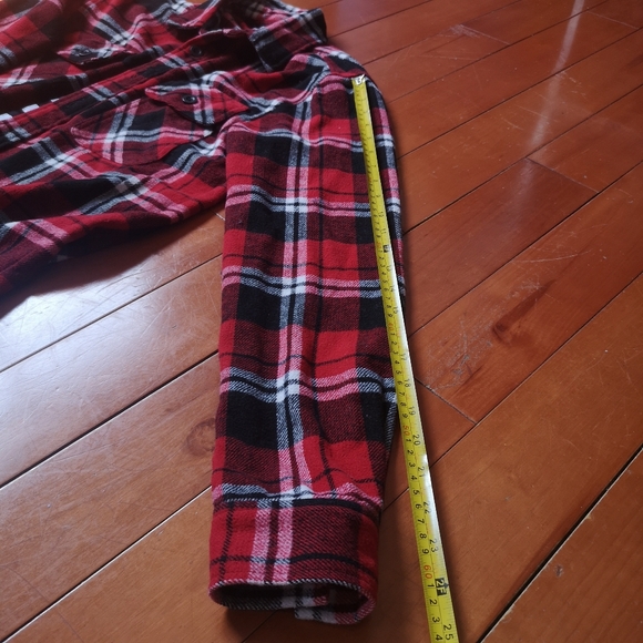 Forever 21 Men's XS Red Black Plaid Long Sleeve Button Up Shirt Front Pockets - Picture 5 of 10